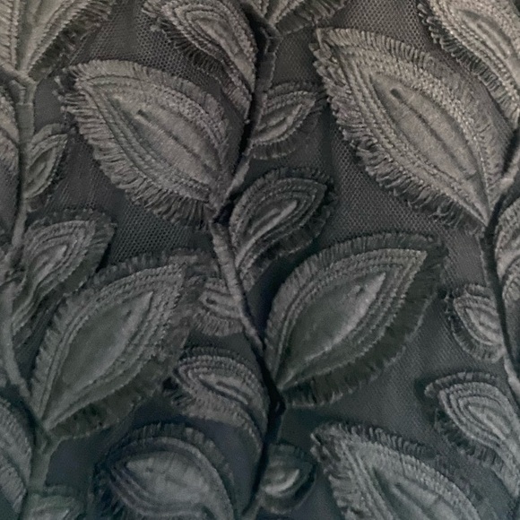 Ann Taylor Factory Women's 3D Leaf Black Peplum LongSleeve Top Size M - Picture 4 of 4